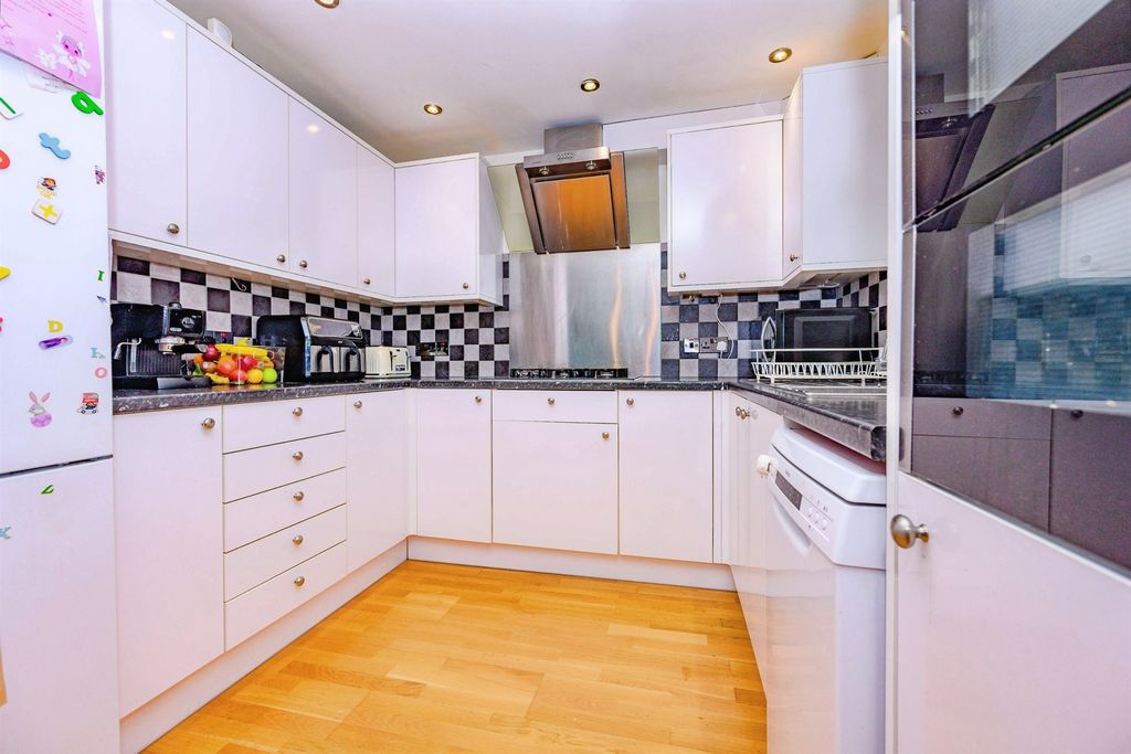 Property photo 3 of 20