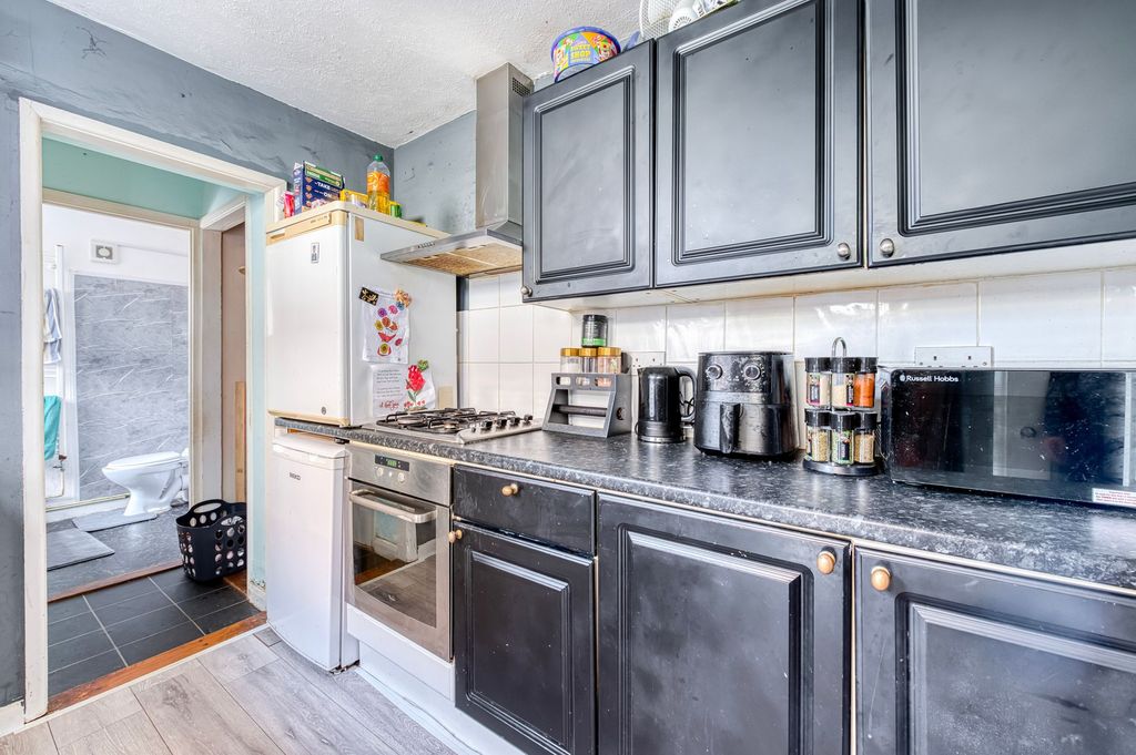 Property photo 2 of 12