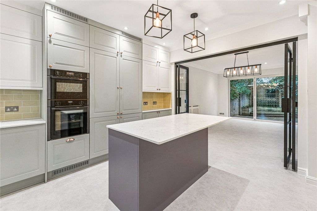 Property photo 2 of 19 Kitchen