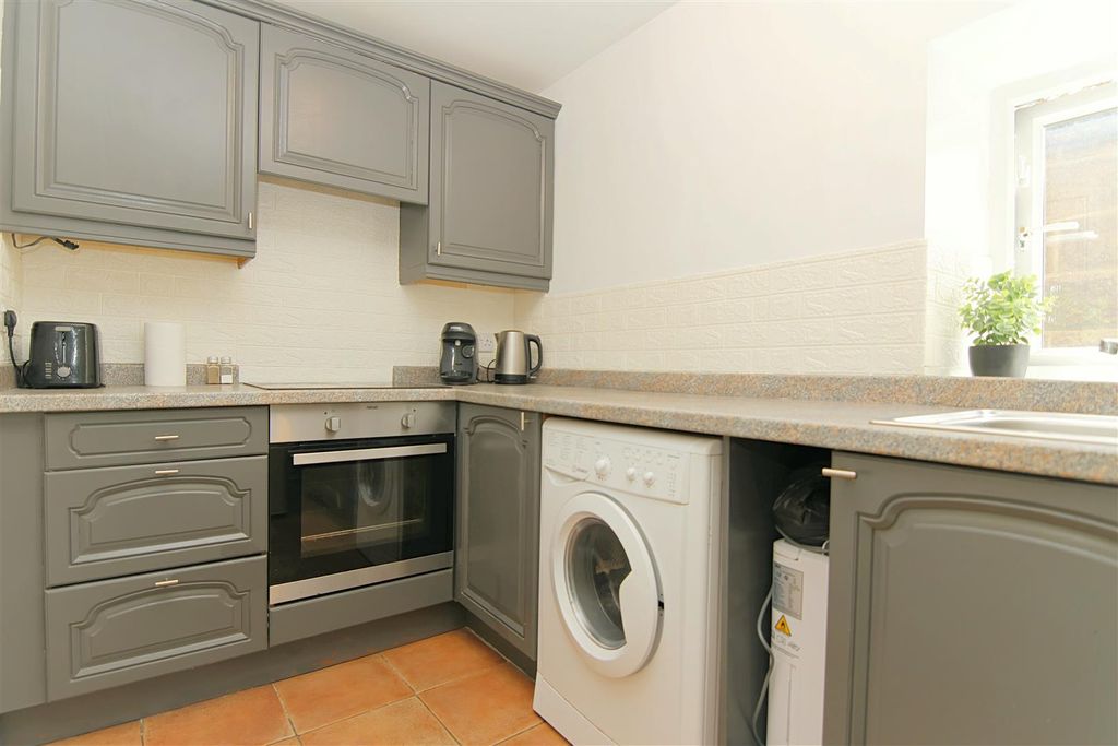 Property photo 3 of 12 Kitchen
