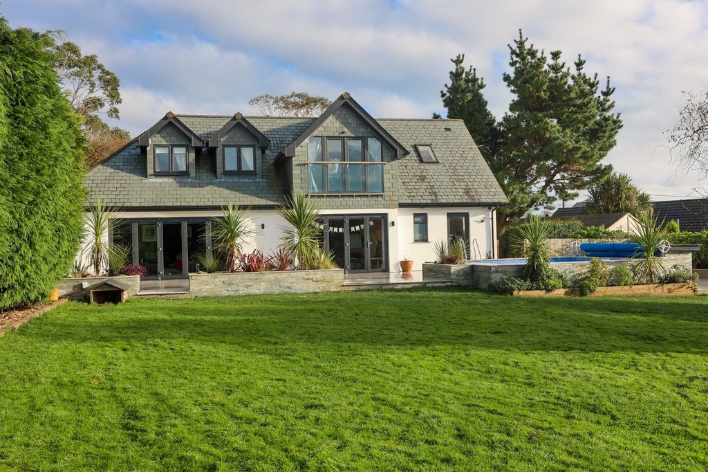 Property photo 1 of 28