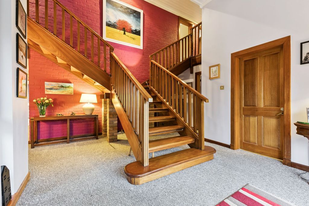 Property photo 2 of 26