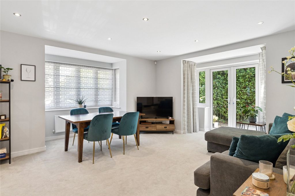 Property photo 3 of 20 Sitting Dining Area