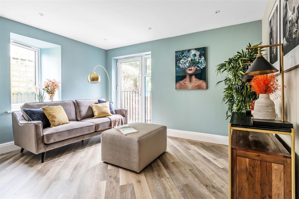 Property photo 3 of 11 Flat-5-One-Parkers-Hill-15.Jpg