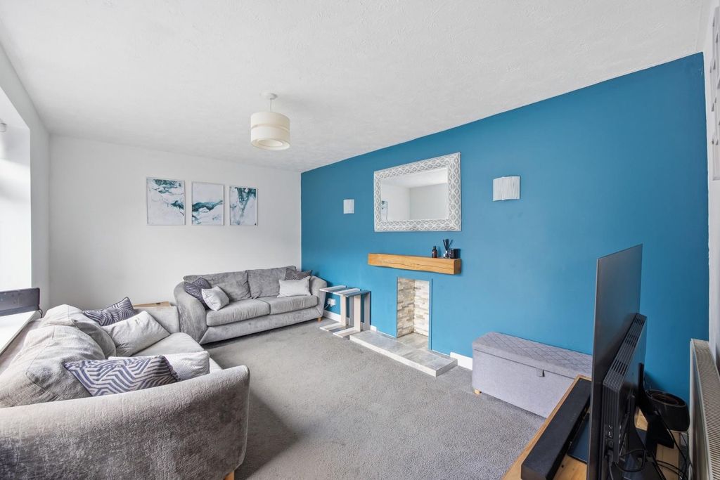 Property photo 3 of 17