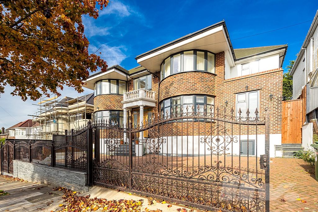 Property photo 3 of 28 Photo 2