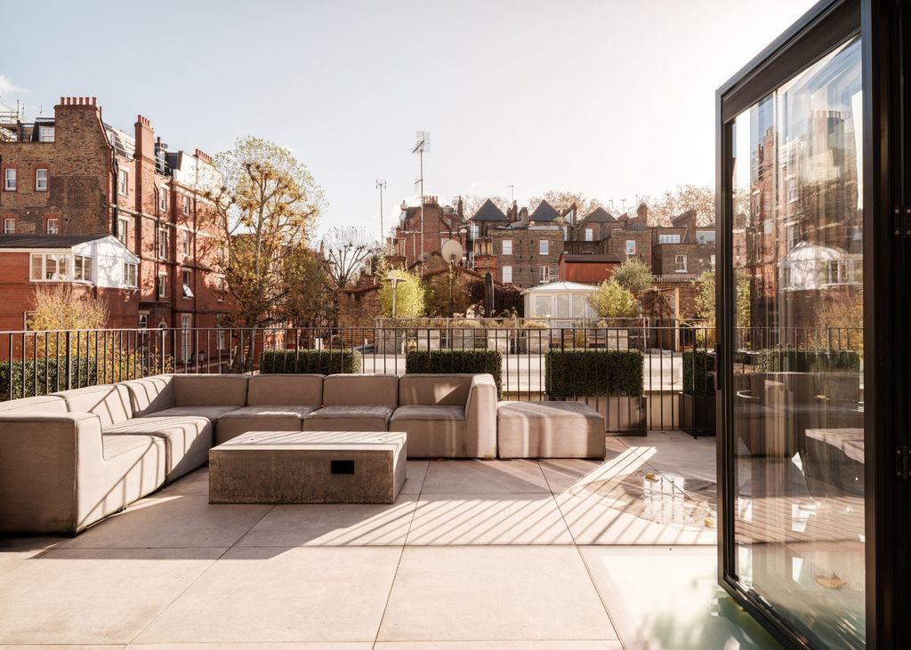 Property photo 2 of 21 Second Floor