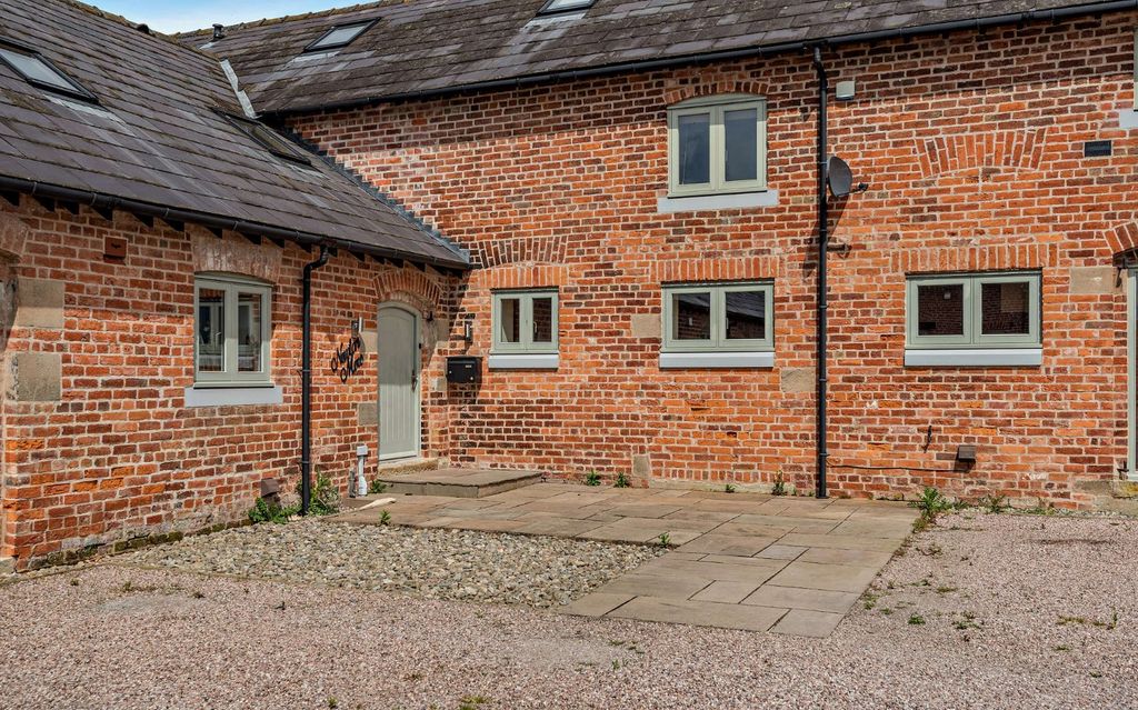 Property photo 1 of 42 Newton Mere