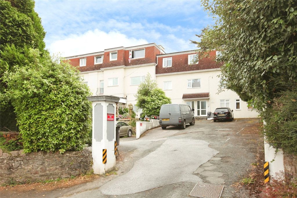 Property photo 2 of 20 Picture No. 12