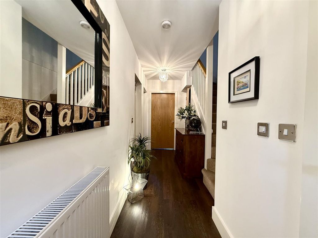 Property photo 3 of 28