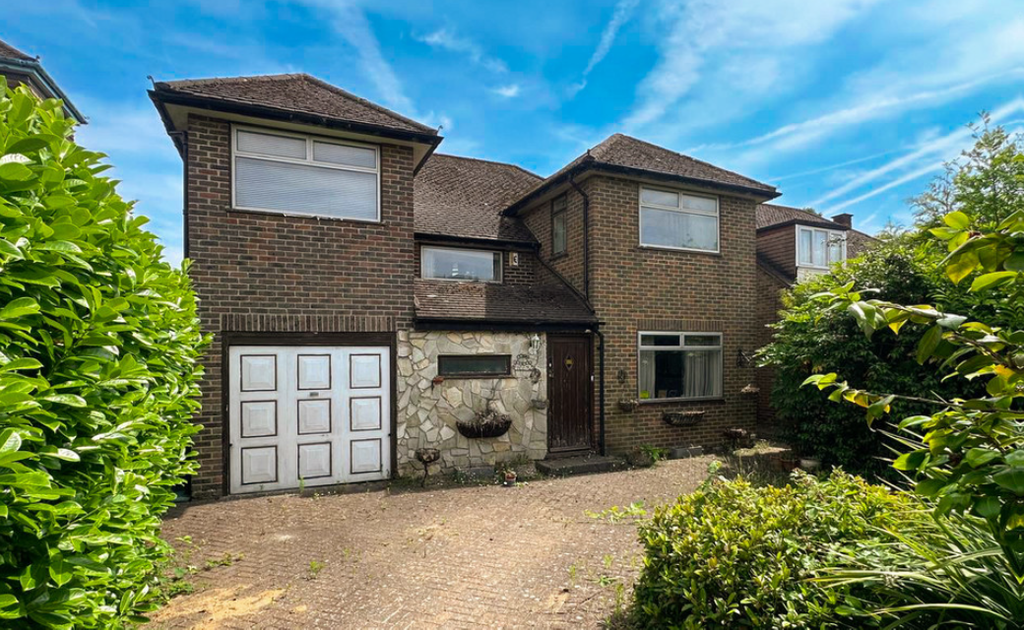 Property photo 1 of 8 115 Newberries Avenue, Radlett, Hertfordshire Wd7 7En