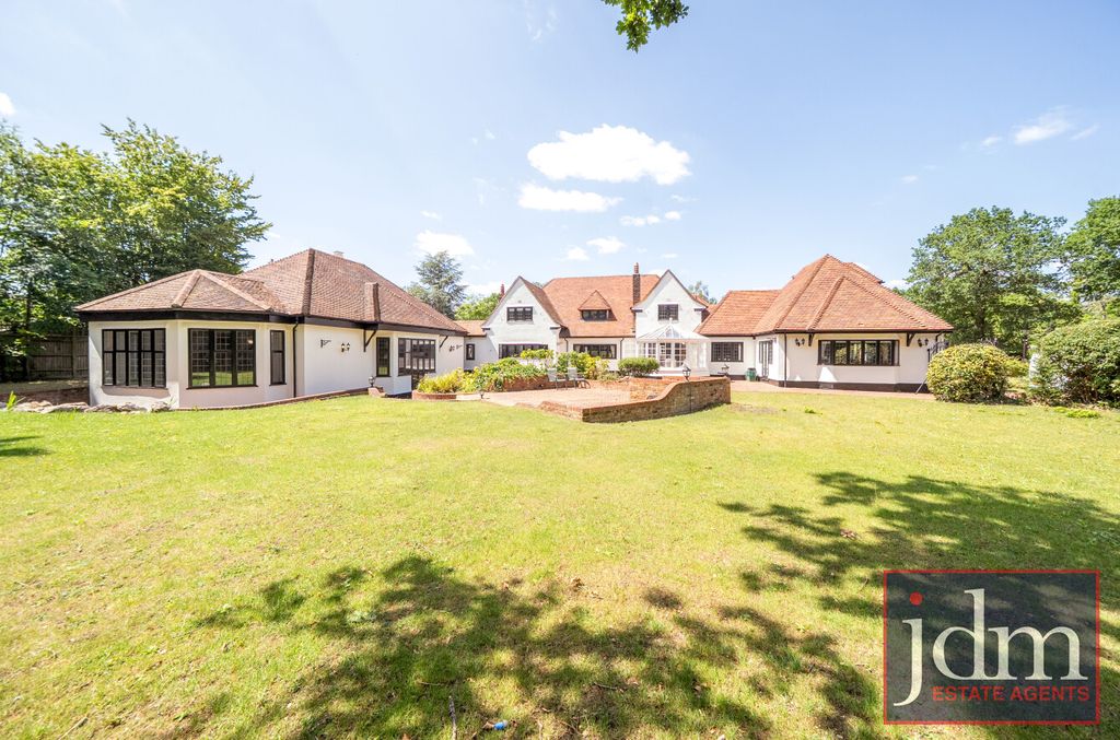 Property photo 2 of 25 Rear Garden