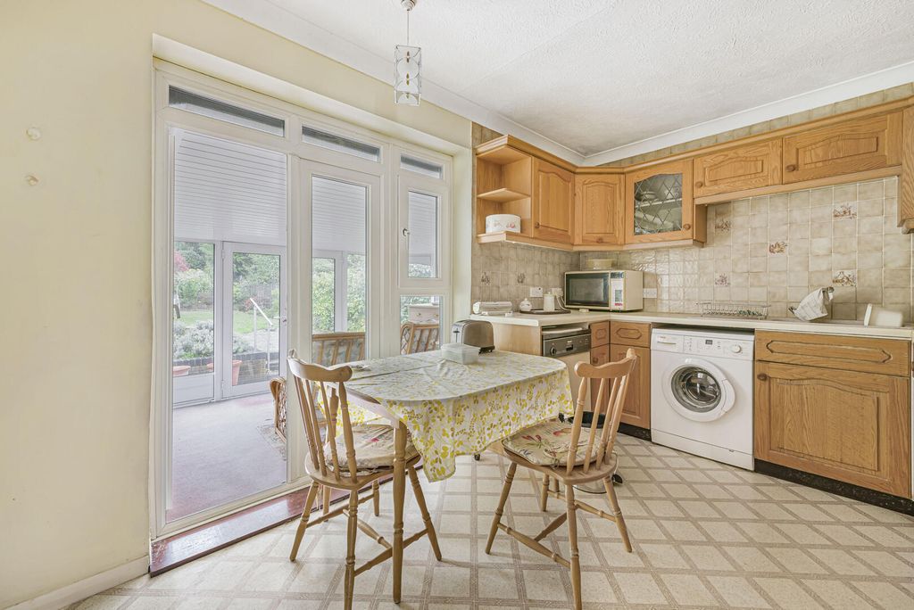 Property photo 3 of 14 Kitchen
