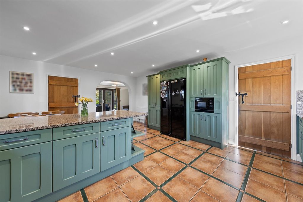 Property photo 3 of 44