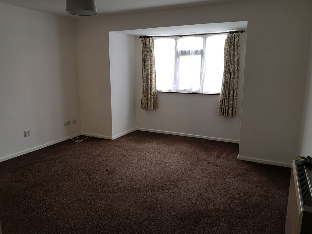 Property photo 3 of 7 Lounge