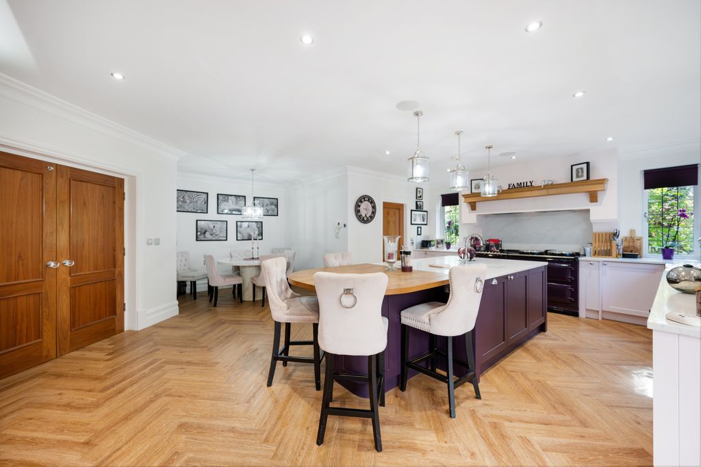 Property photo 2 of 27 Open Plan Kitchen