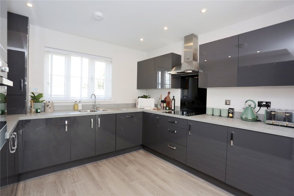 Property photo 3 of 24 Kitchen Area