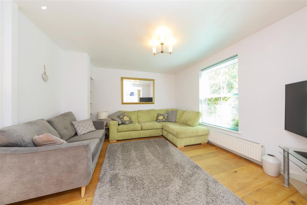 Property photo 2 of 21