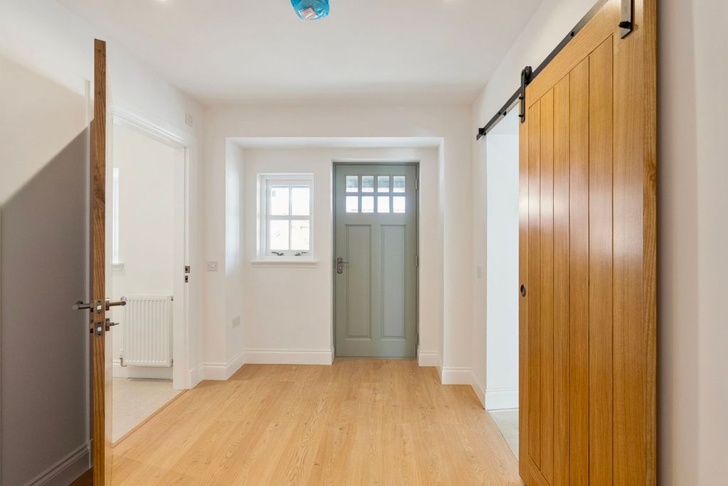 Property photo 3 of 43