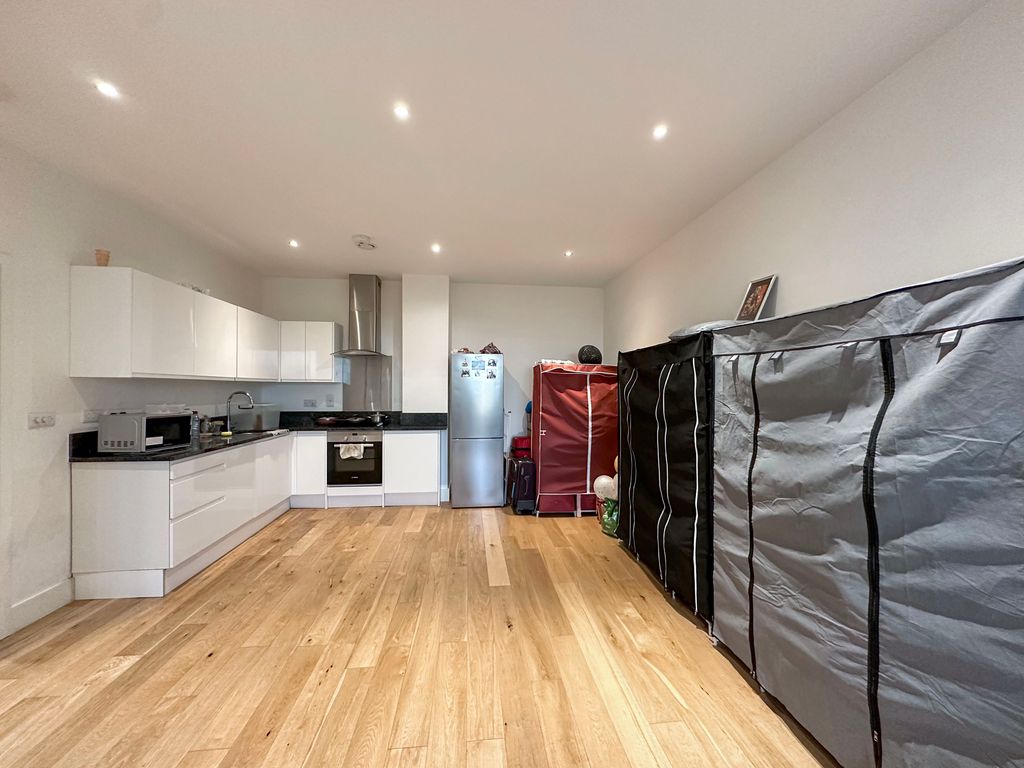 Property photo 2 of 6 Photo 4