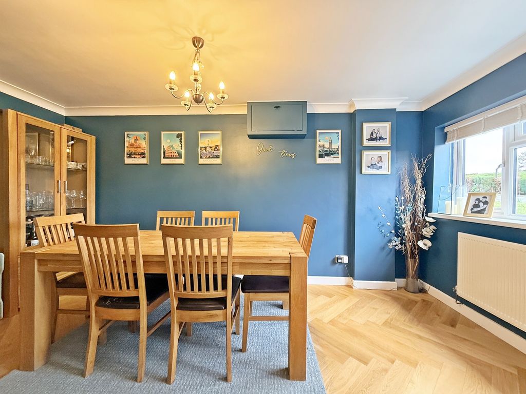 Property photo 3 of 34 Dining Room