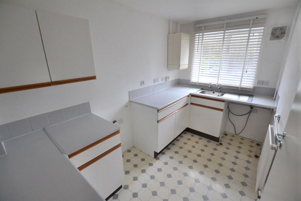 Property photo 3 of 14 Kitchen