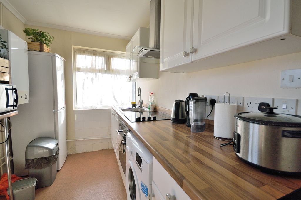 Property photo 3 of 6 Kitchen 