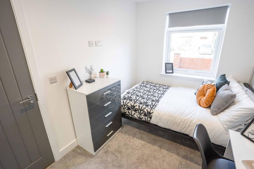 Additional image 26 of 6 bed shared accommodation to rentCromwell Road, Stanmore SO22