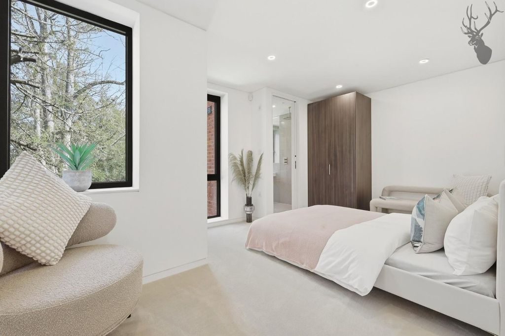 Additional image 13 of 3 bed flat for saleWoodredon Estate, High Beech EN9