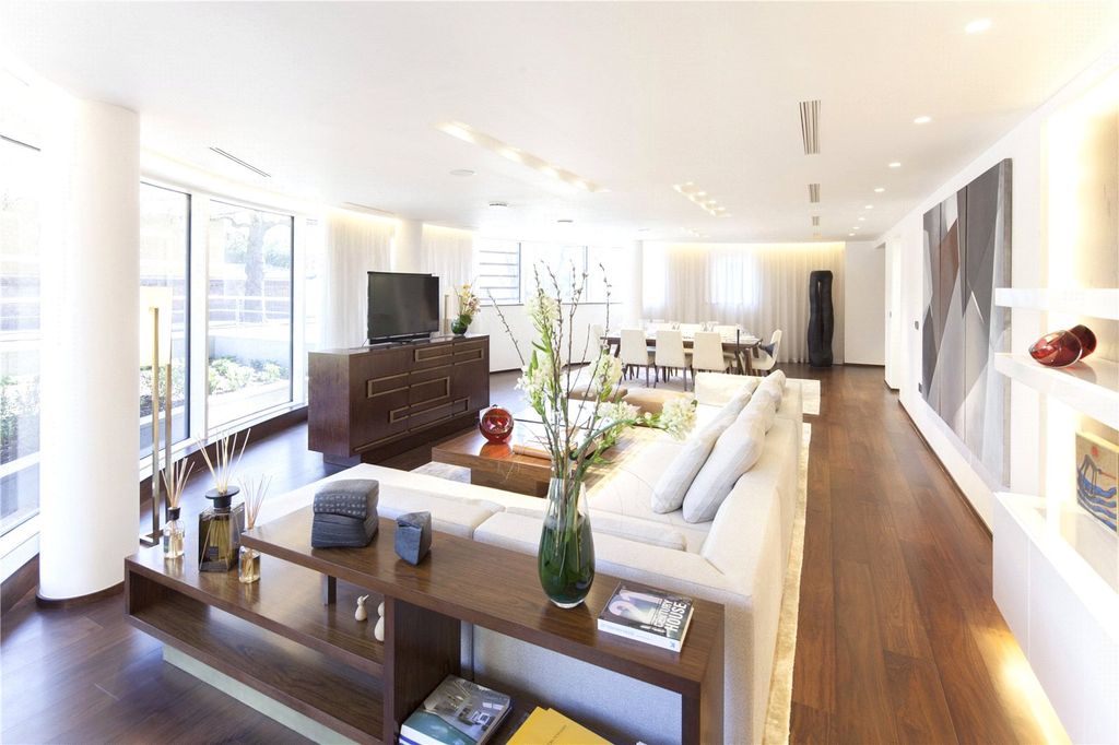 Property photo 1 of 8 Reception Room