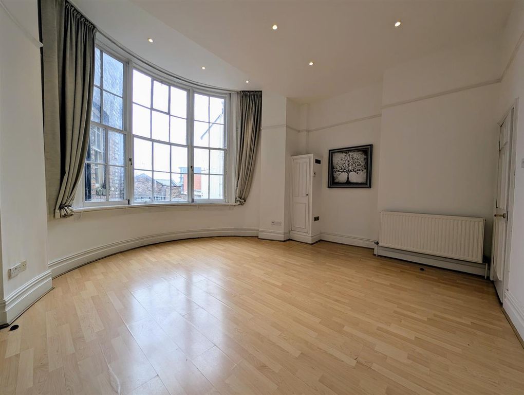 Property photo 1 of 16 Living Room