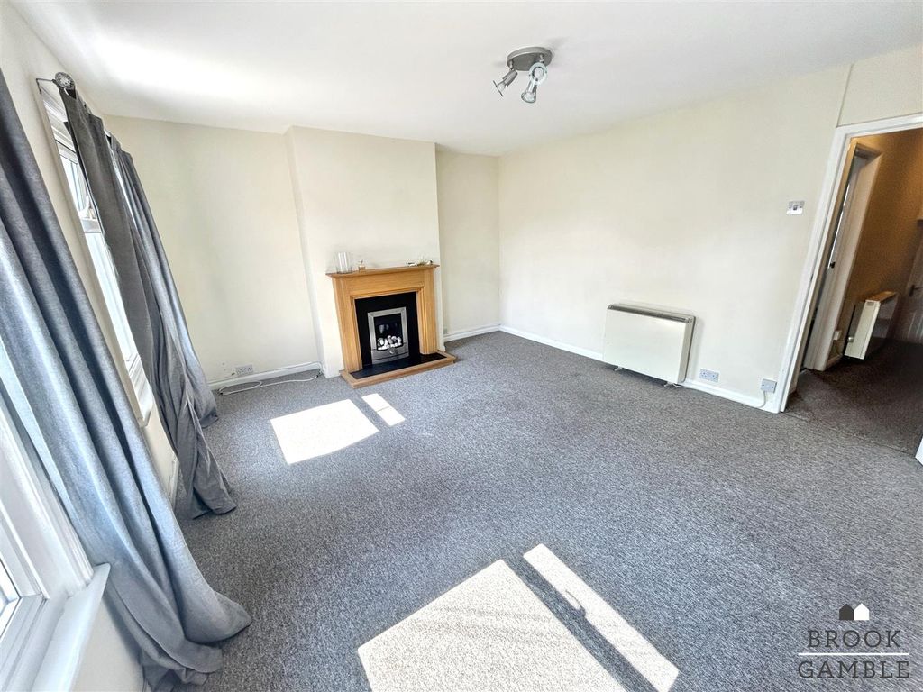 Property photo 3 of 9 01323 438506