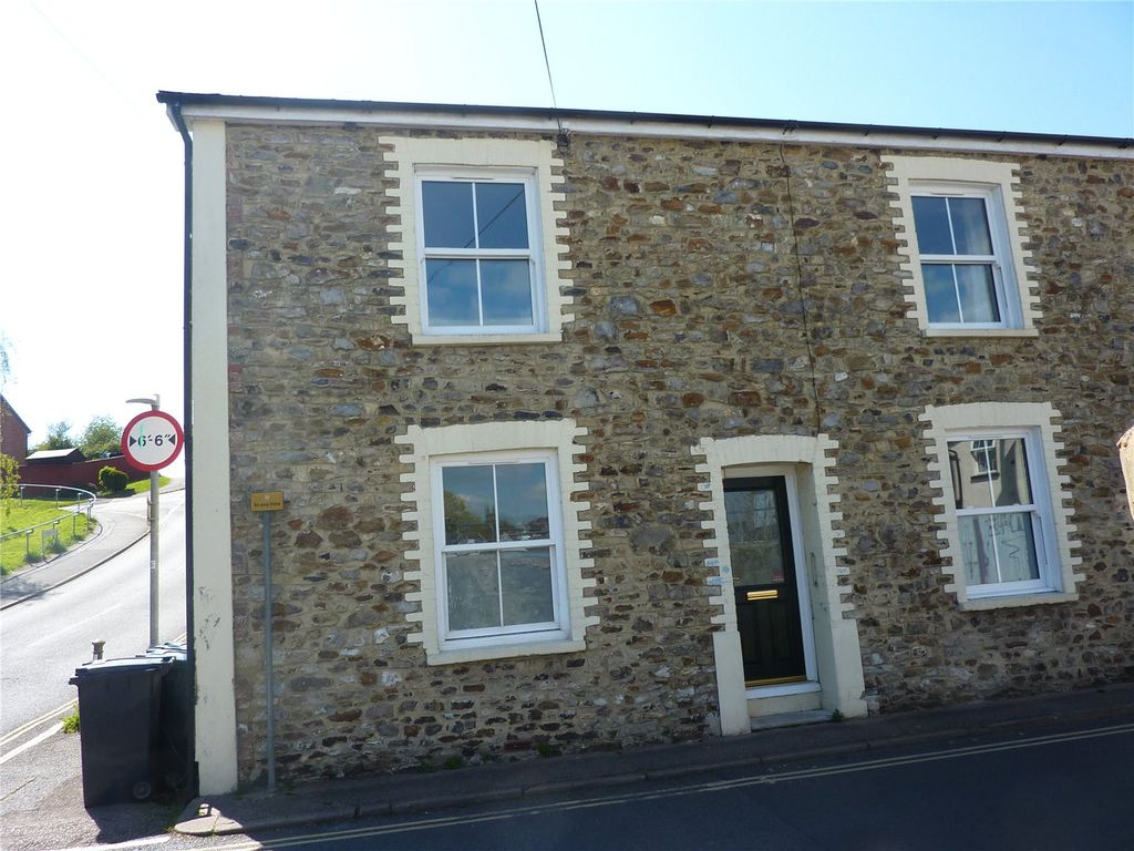 Property photo 3 of 6 External