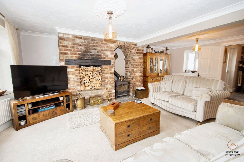 Property photo 3 of 28