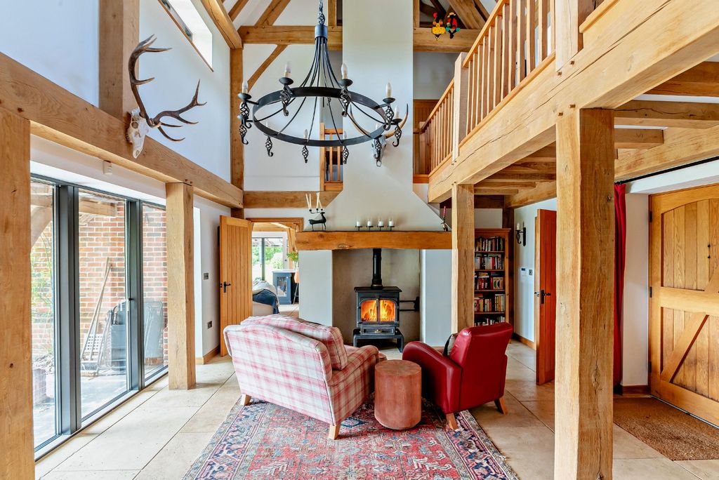Property photo 3 of 11 Entrance Hall