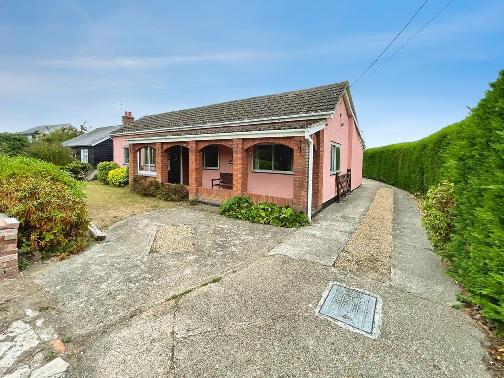 Property photo 1 of 25 Station Road