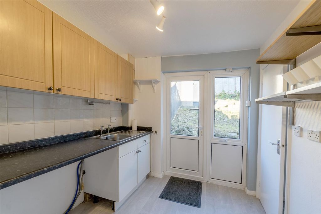 Property photo 3 of 10 Kitchen.Jpg