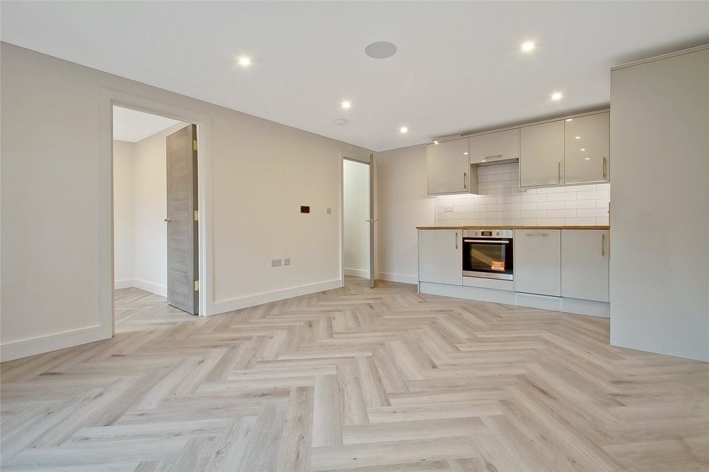 Property photo 2 of 19 Picture No. 13