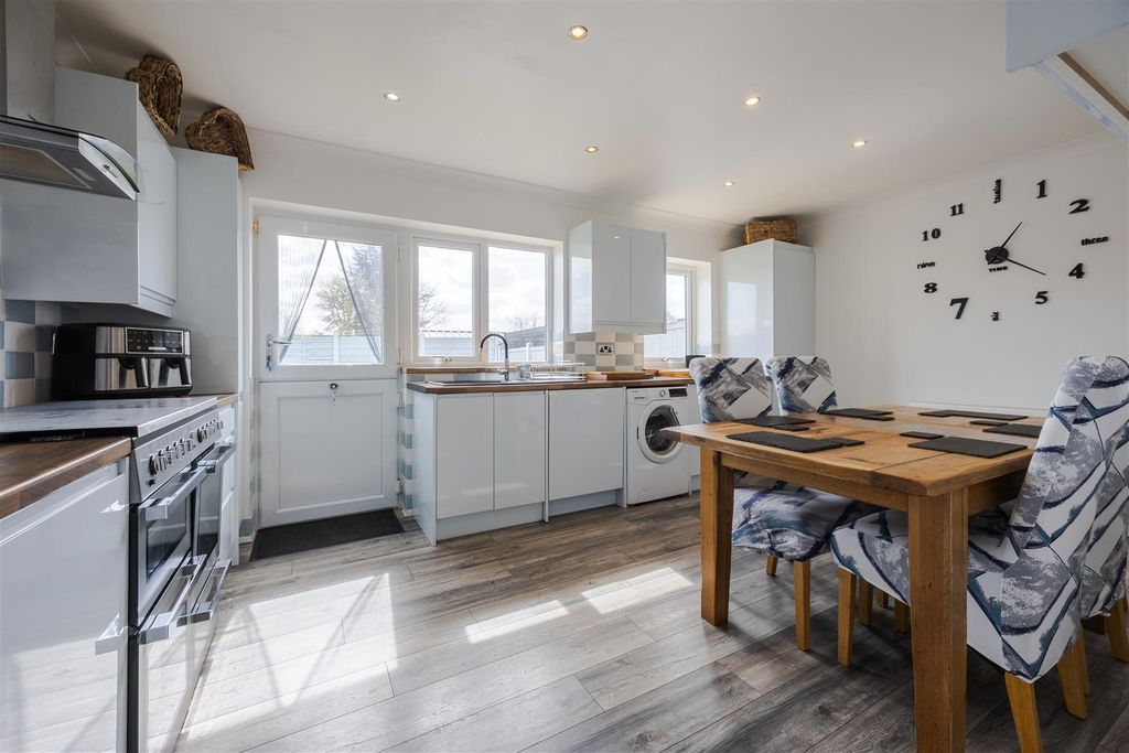 Property photo 2 of 19 Kitchen Diner