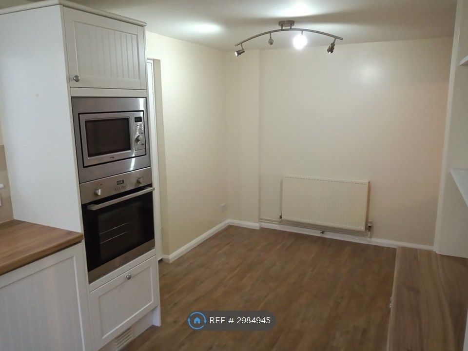 Property photo 3 of 17 Kitchen