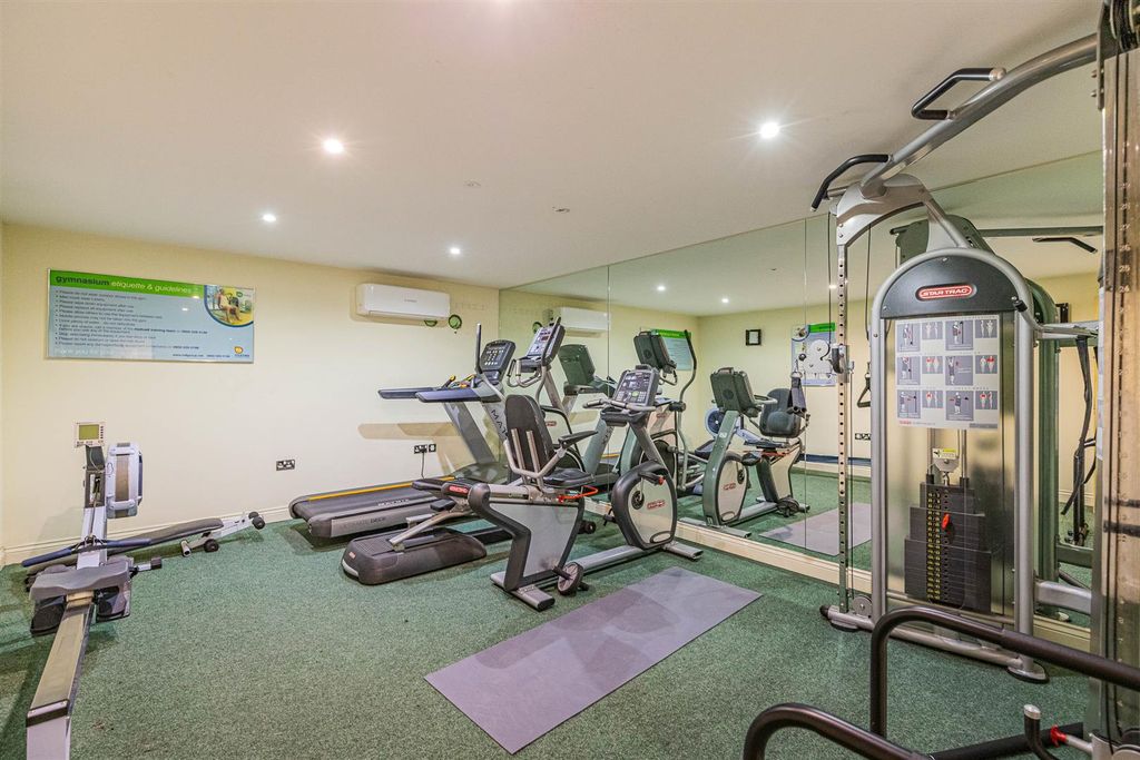 Property photo 1 of 11 Clive Hall Court 17-14.Jpg