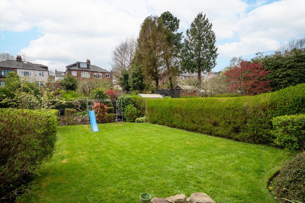 Property photo 2 of 34 Rear Garden