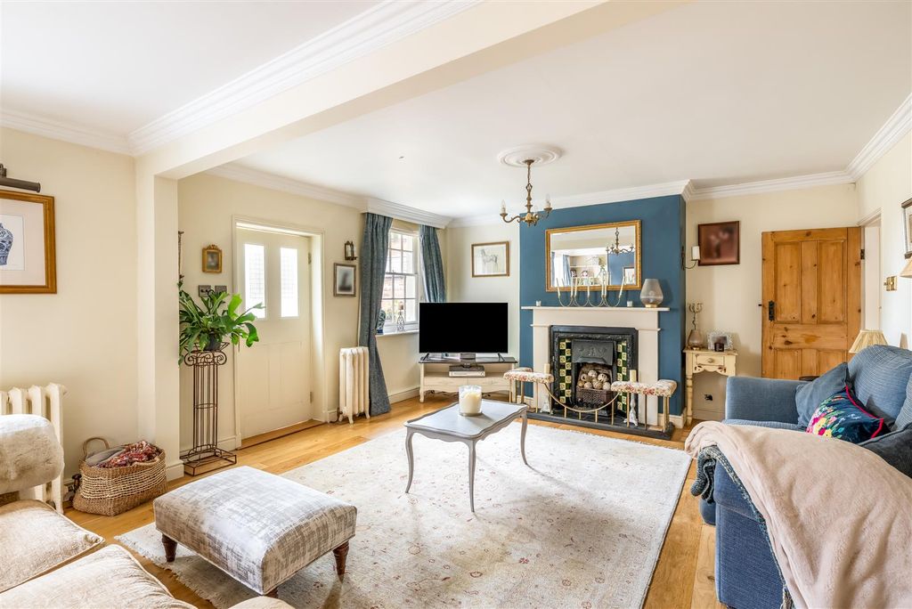 Property photo 3 of 45 250826 - 1 Chuch Lane, Eaton Bray - 08.Jpg