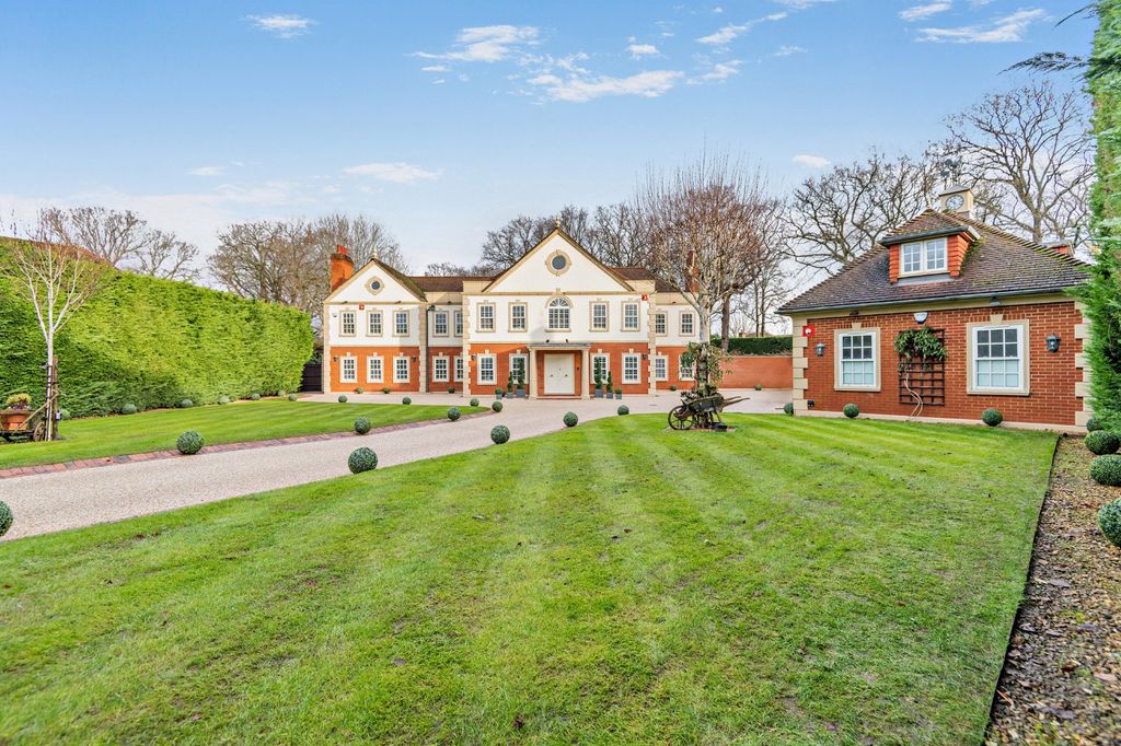 Property photo 2 of 28 Oak Manor