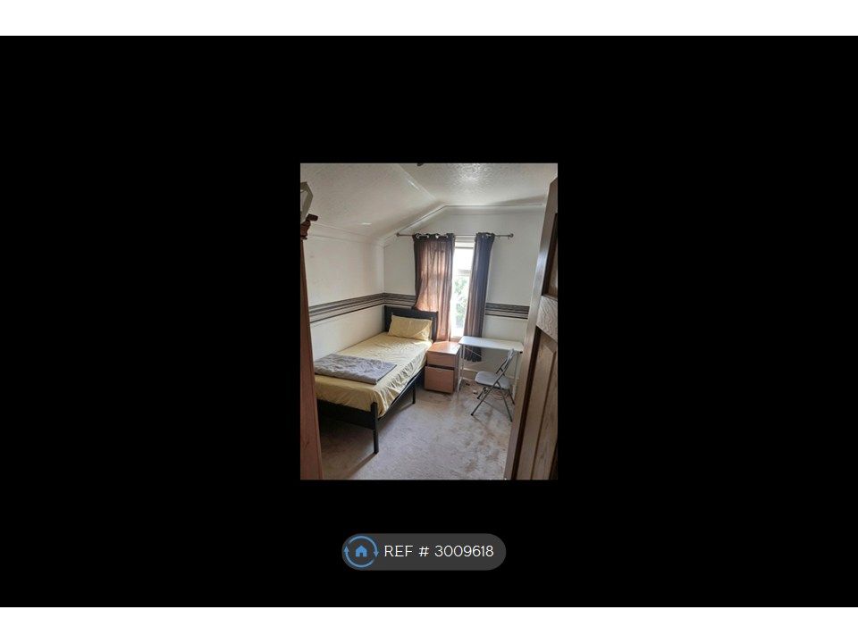 Property photo 2 of 10 3rd Bed Room