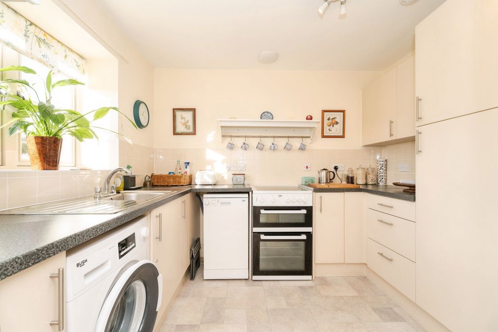 Property photo 2 of 17 Photo