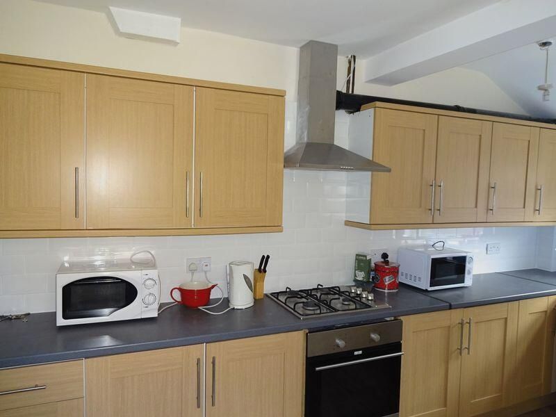 Property photo 2 of 4 A Modern, Well-Maintained Kitchen With Ample Count...