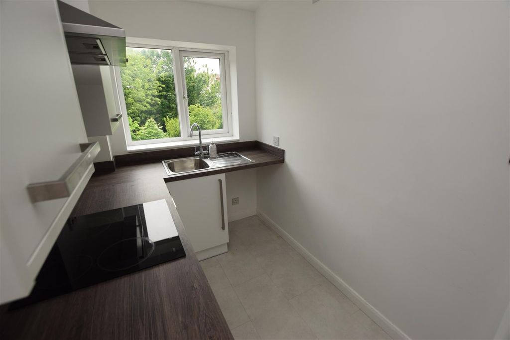 Property photo 3 of 9 Kitchen