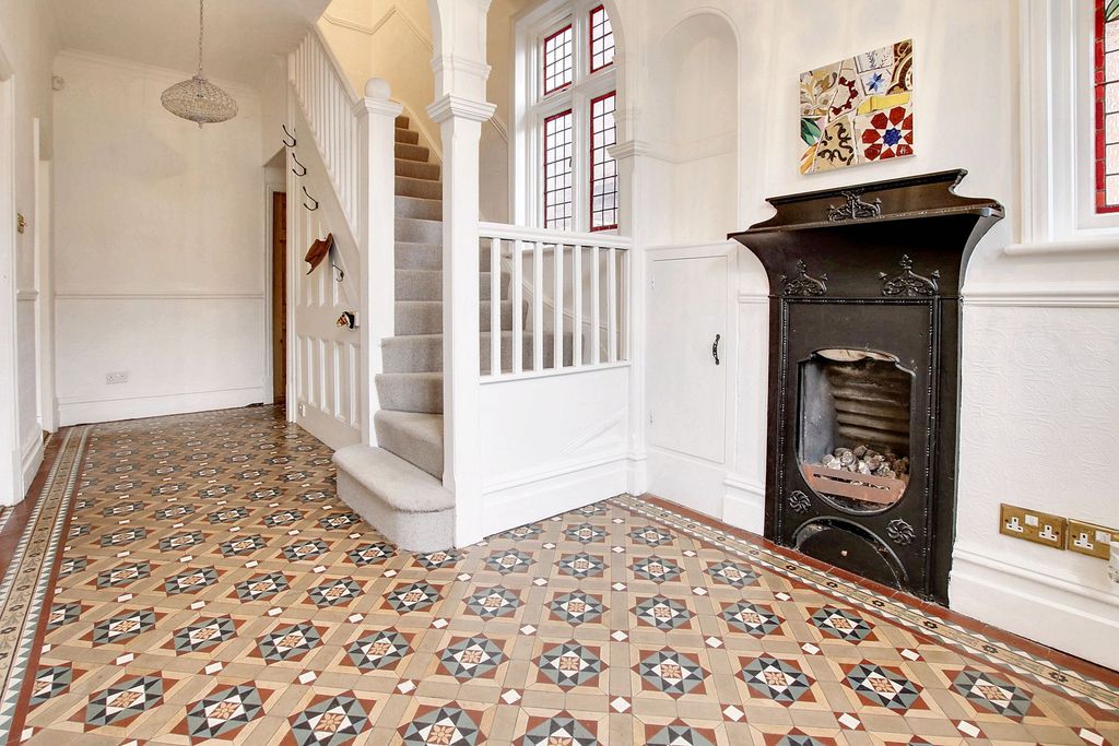 Property photo 3 of 39