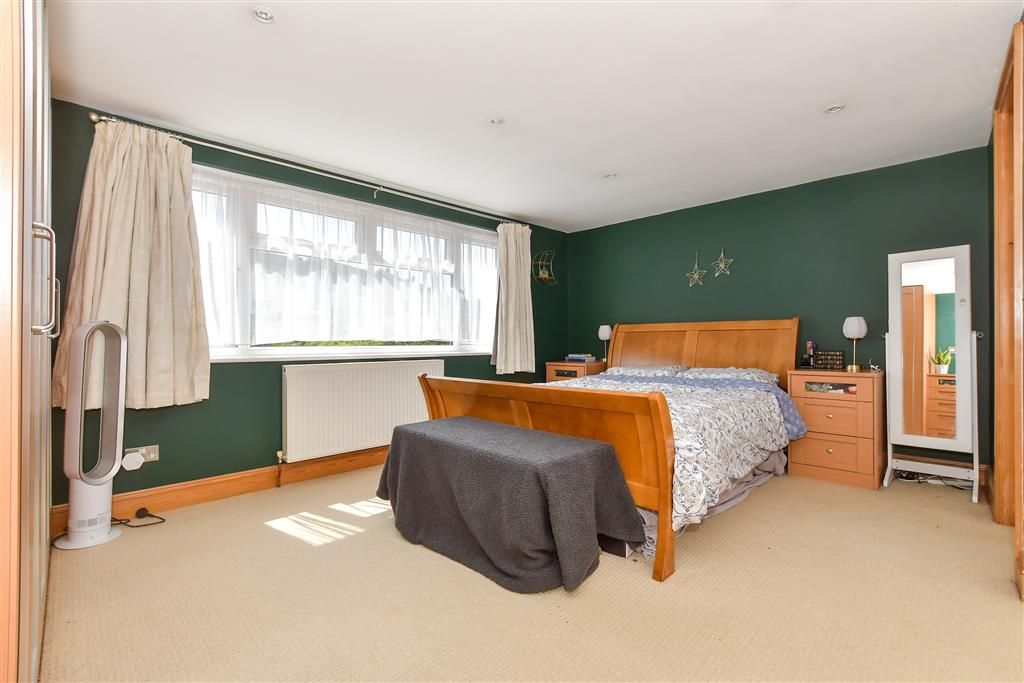 Property photo 1 of 19 Loft Room